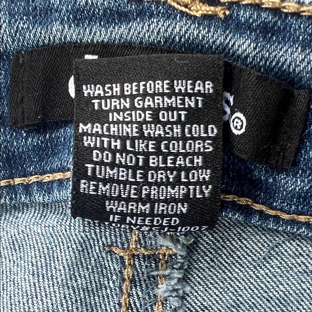 d. jeans Capri Jeans - Picture 4 of 7
